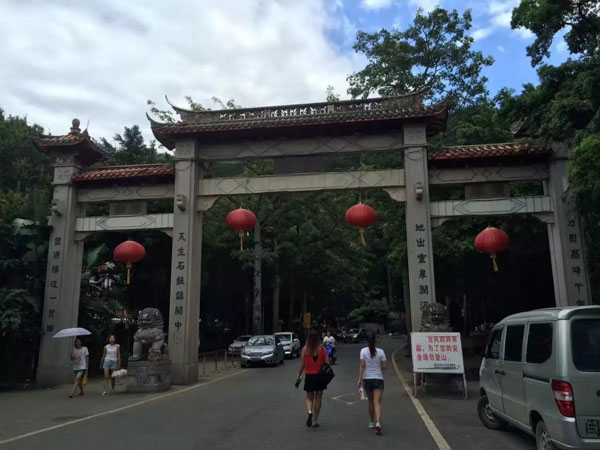 駕駛超限超載的車輛是否構成犯罪？上海刑事案請律師來回答