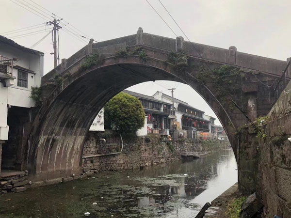 上海知名刑事大律師來講講非法經營同類營業罪與為親友非法牟利罪之區分