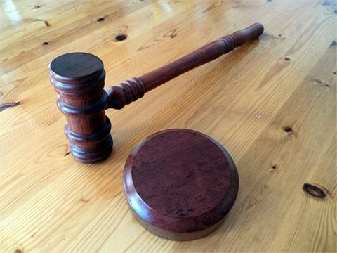 兩人無共謀行為導致同一貪污結果如何認定責任